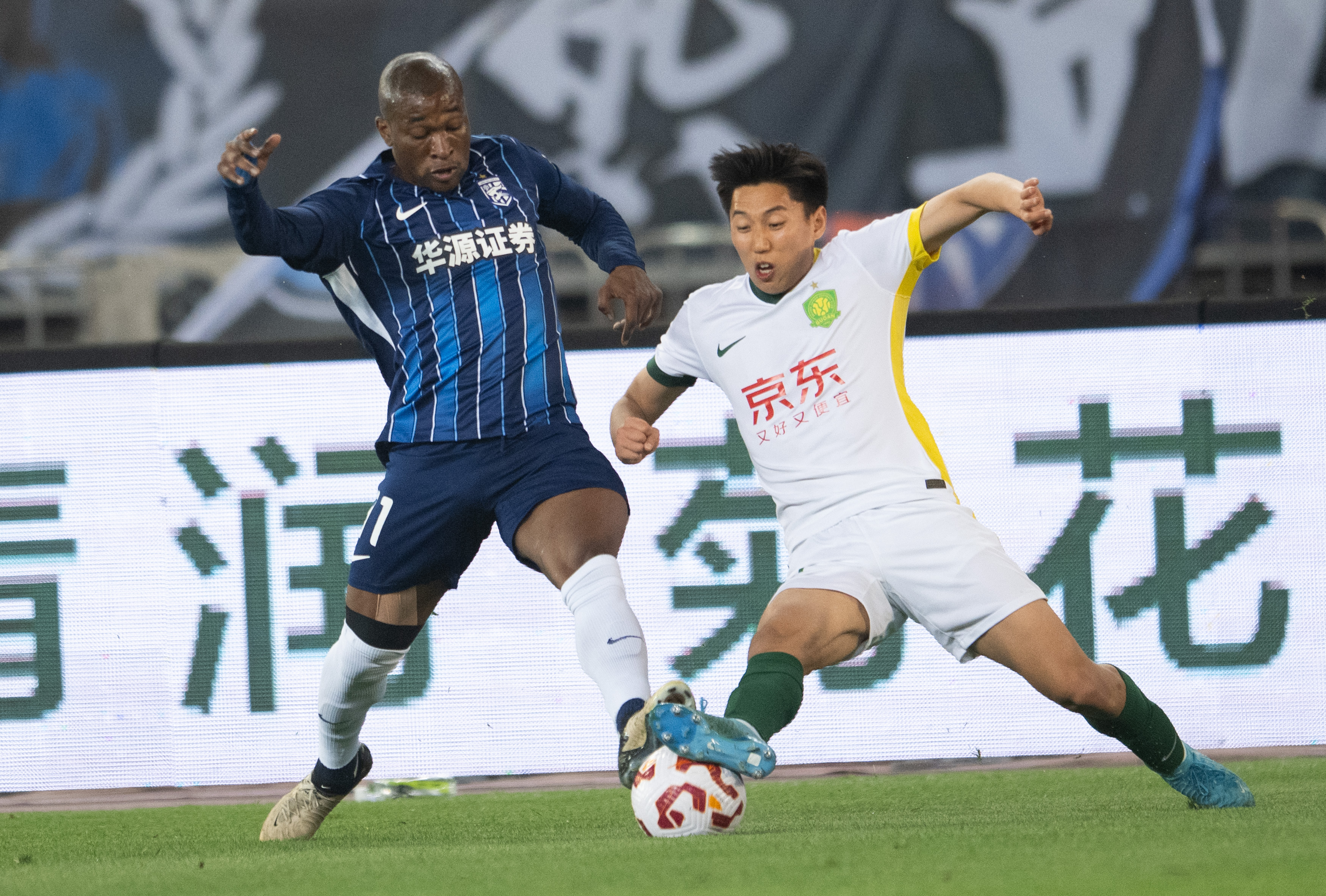 在北京国安赛场上演中超,三杀,引发教练席炸锅的简单介绍 在北京国安赛场上演中超,三杀,引发教练席炸锅的简单介绍