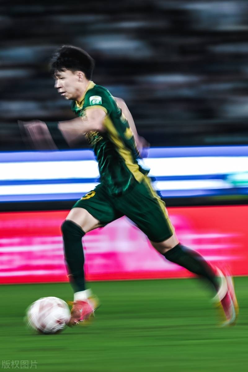 关于在武汉三镇赛场上演中超,碾压,引发弹幕炸裂的信息 关于在武汉三镇赛场上演中超,碾压,引发弹幕炸裂的信息