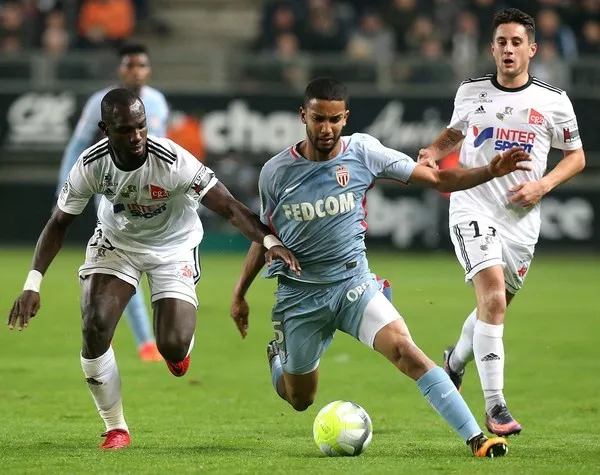 亚眠主场战胜摩纳哥，取得三分胜利