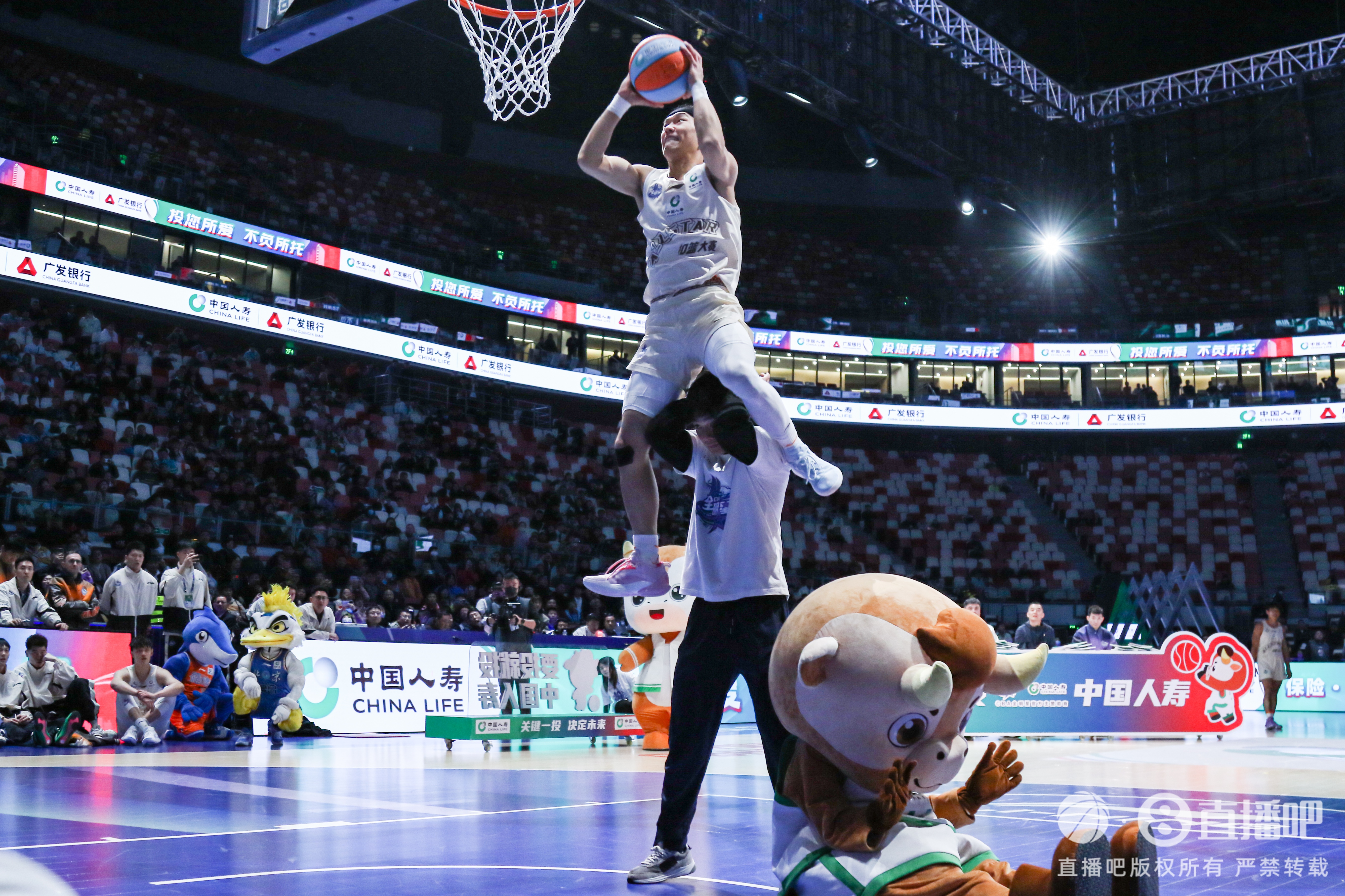 米兰体育网页版入口-运动明星们在最大型体育赛事上的表现