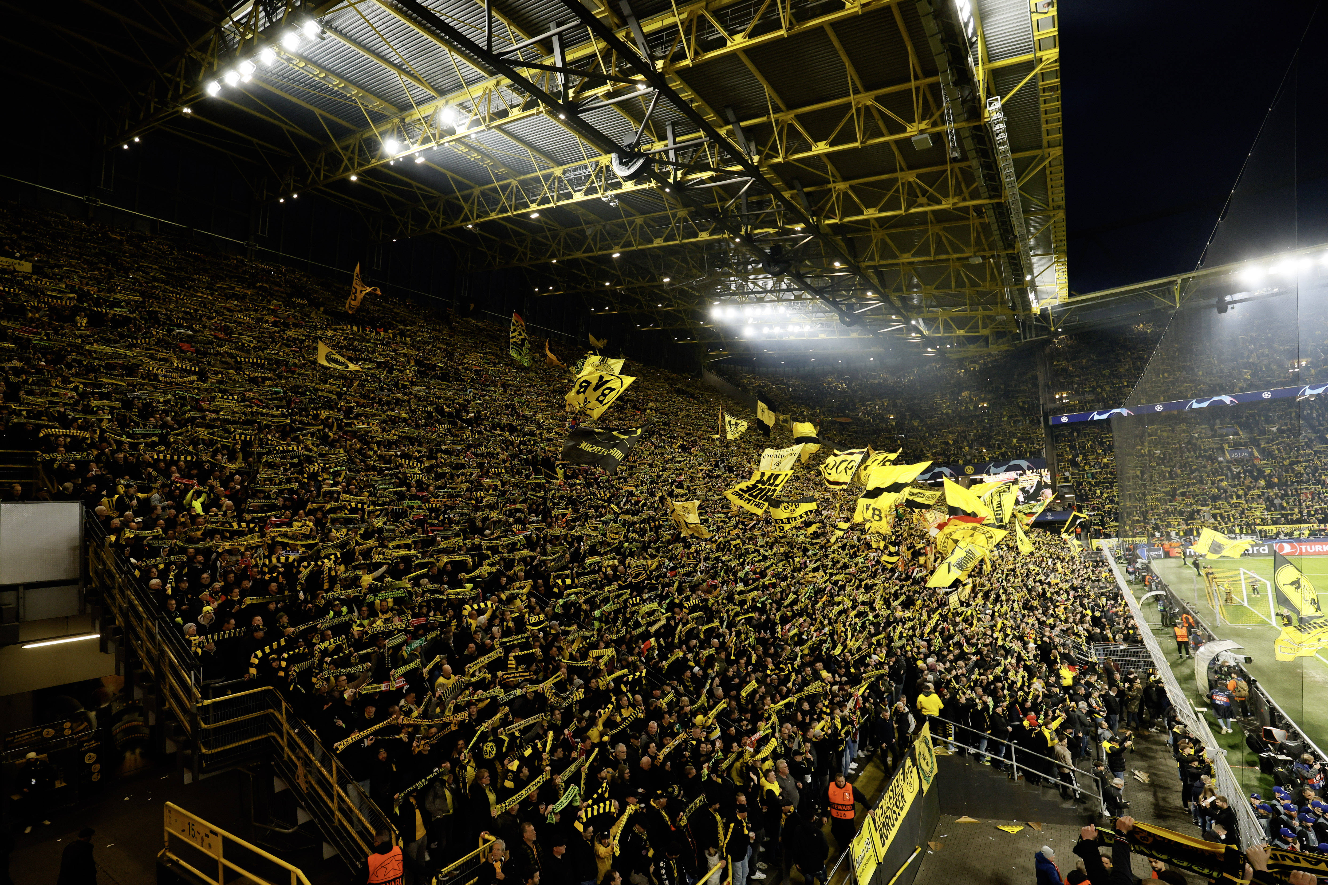 神奇进球!多特蒙德主场取得胜利 神奇进球!多特蒙德主场取得胜利