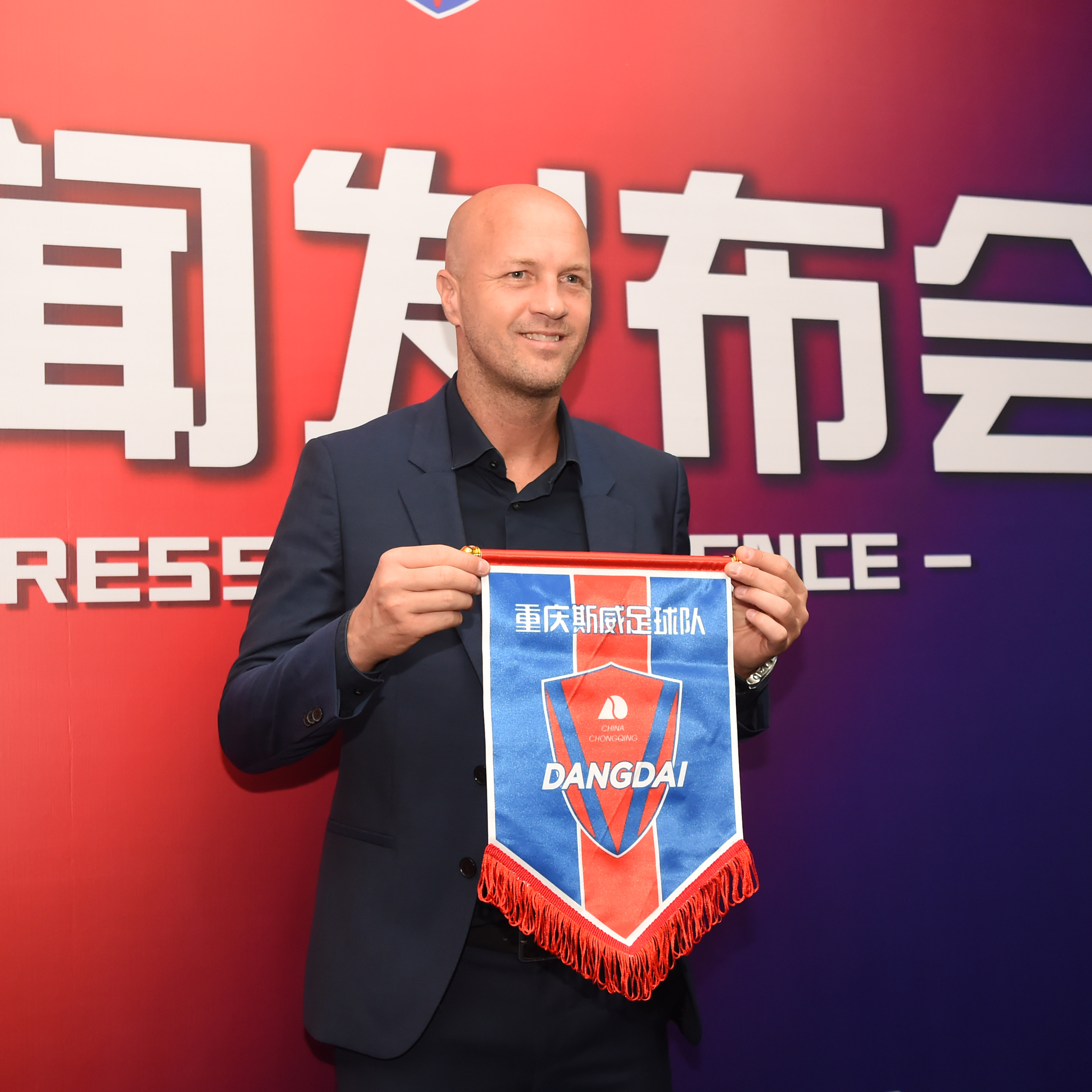 包含奋勇争先！重庆斯威斩获胜利的词条