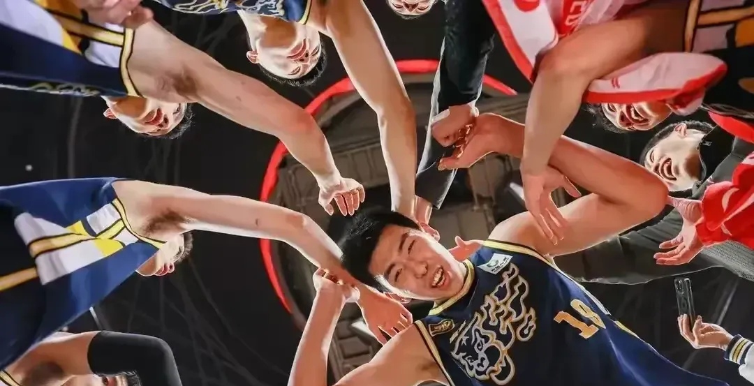 比赛全程紧张刺激，球员们的斗志让人动容