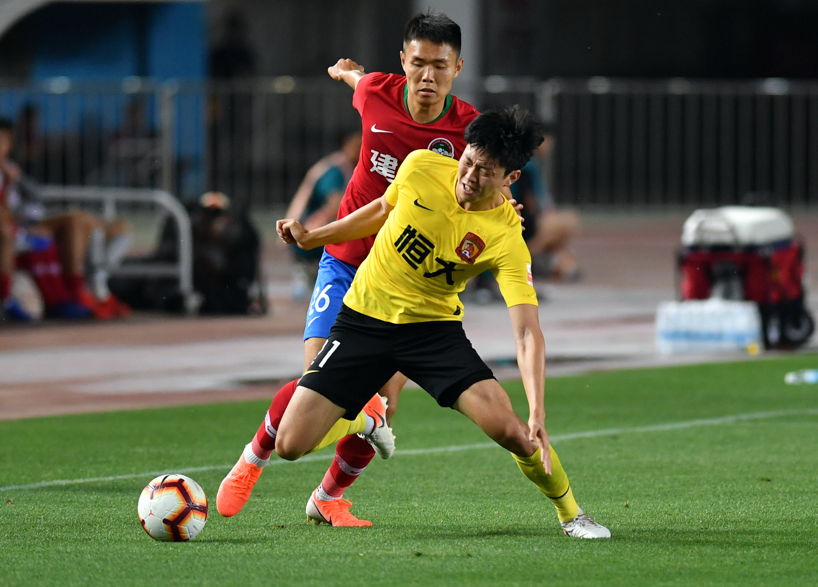 建业客场逼平恒大,保级形势稍缓的简单介绍 建业客场逼平恒大,保级形势稍缓的简单介绍