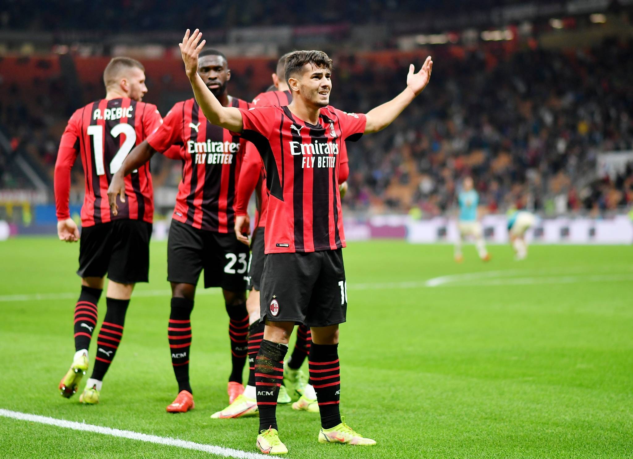 关于AC米兰客场胜帕尔马，稳固前四位置的信息