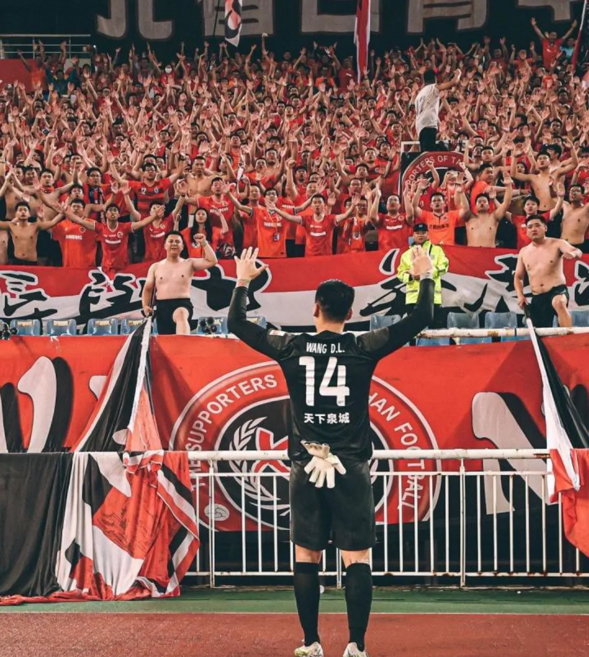 米兰体育教练-经典足球竞技场上呼风唤雨，燃情球场再现的简单介绍